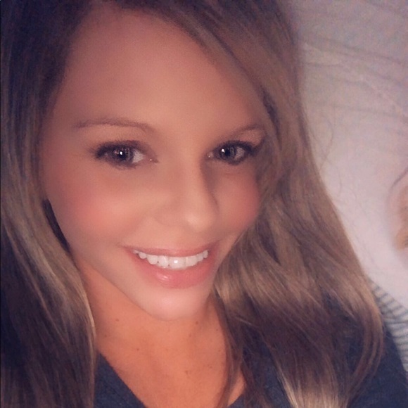 Meet your Posher, Amanda - Picture 1 of 1